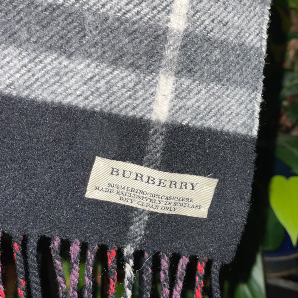 100% Authentic Burberry Merino Wool & Cashmere Blend Reversible Scarf - Picture 7 of 10